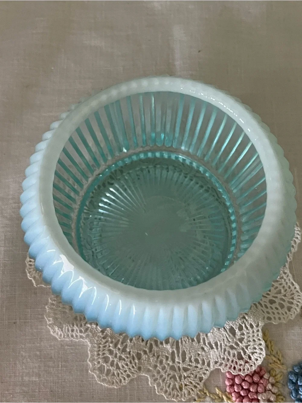 Vintage 1980s Fenton French Opalescent Rib Optic Glass Rose Bowl Vase, magnese
